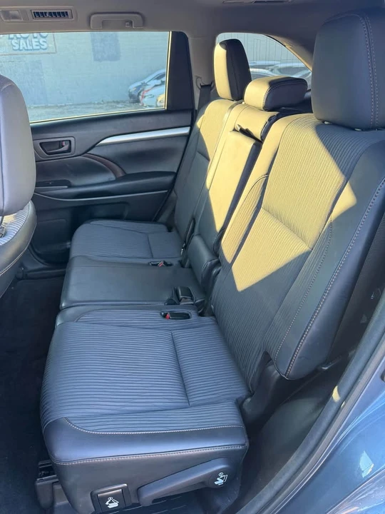 2015 Toyota Highlander - Image 10 of 19