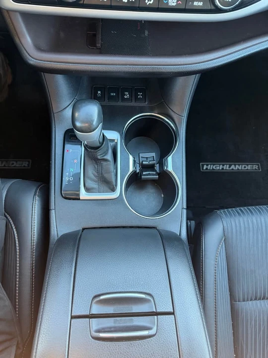 2015 Toyota Highlander - Image 14 of 19