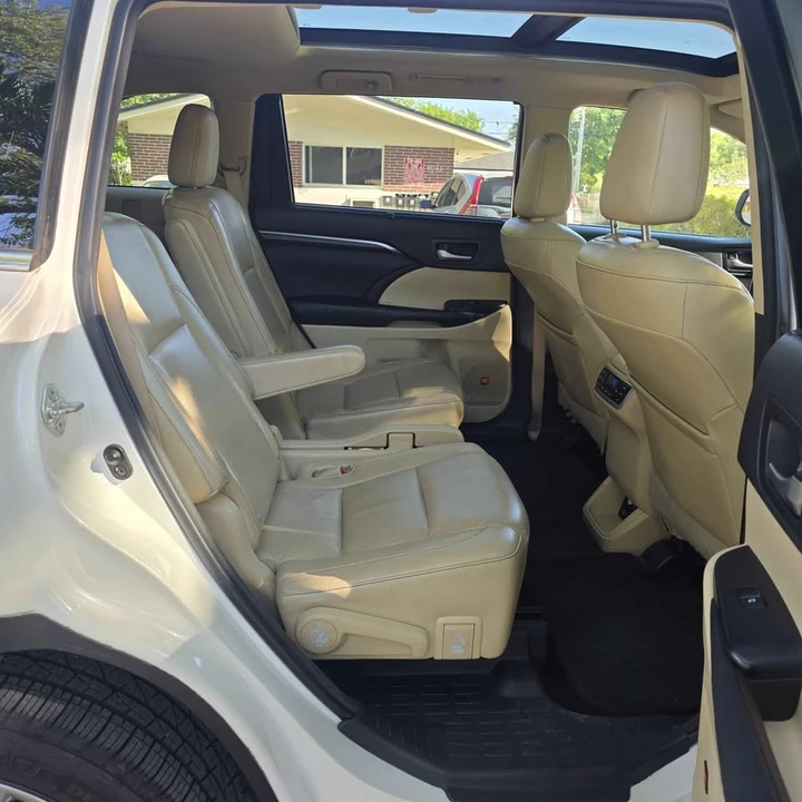 2015 Toyota Highlander - Image 17 of 19