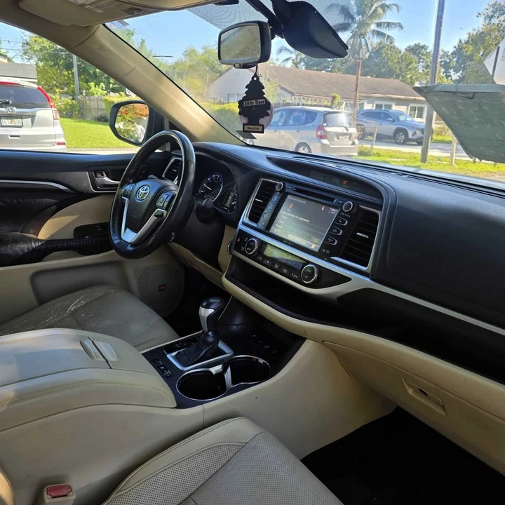 2015 Toyota Highlander - Image 12 of 19