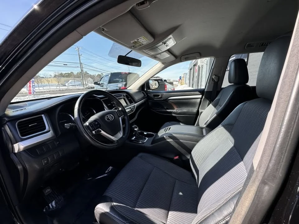 2015 Toyota Highlander - Image 11 of 20