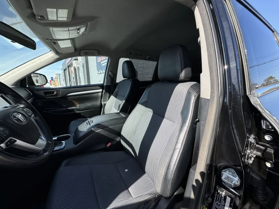 2015 Toyota Highlander - Image 12 of 20