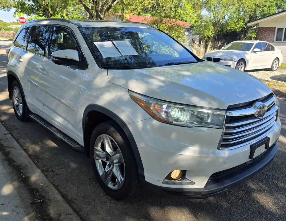 2015 Toyota Highlander - Image 2 of 19
