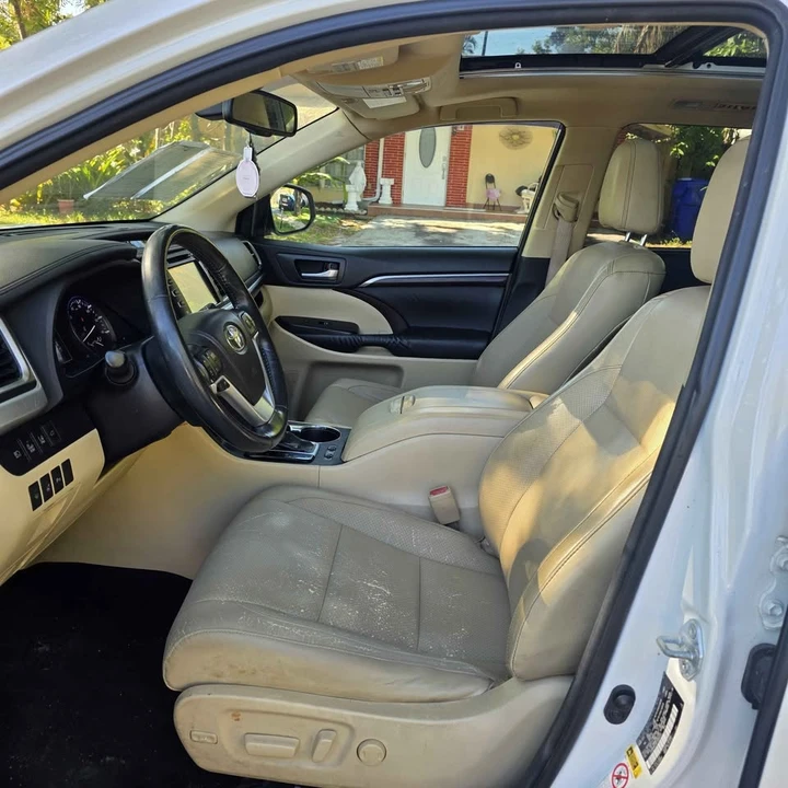 2015 Toyota Highlander - Image 16 of 19
