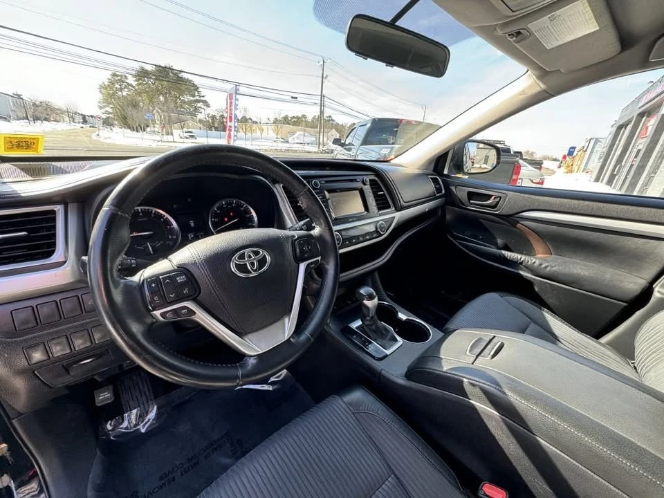2015 Toyota Highlander - Image 10 of 20