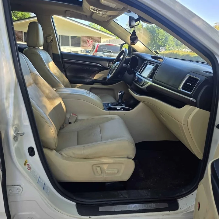 2015 Toyota Highlander - Image 14 of 19