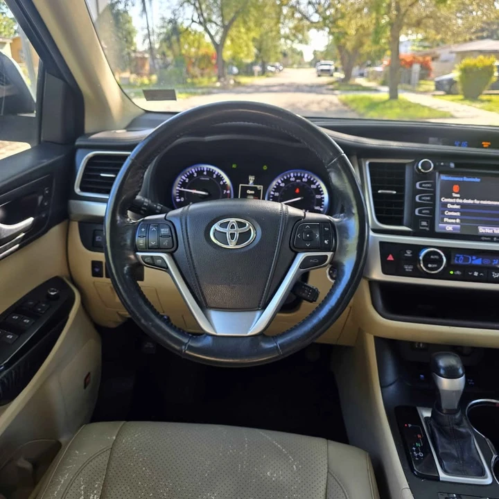 2015 Toyota Highlander - Image 9 of 19