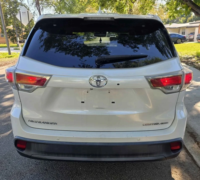 2015 Toyota Highlander - Image 8 of 19
