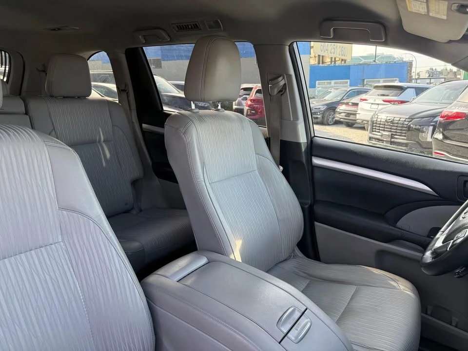2015 Toyota Highlander - Image 8 of 12