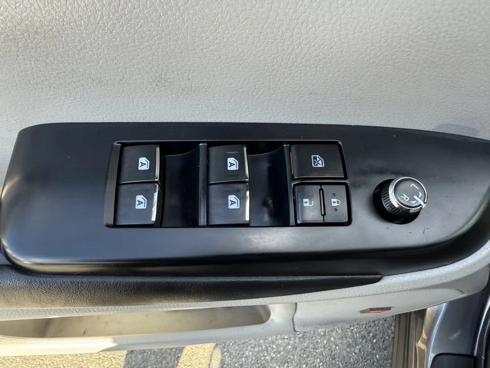 2015 Toyota Highlander - Image 12 of 20