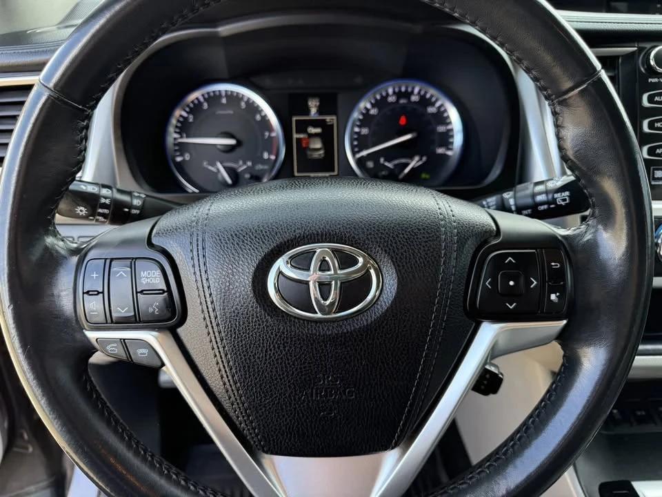 2015 Toyota Highlander - Image 16 of 20