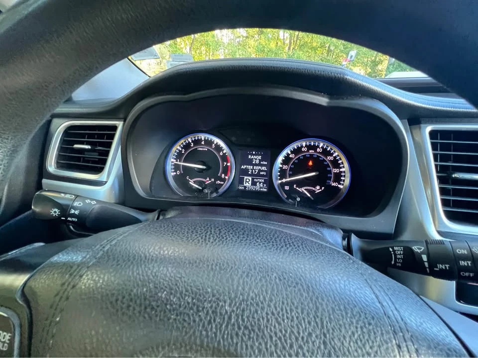 2015 Toyota Highlander - Image 13 of 19