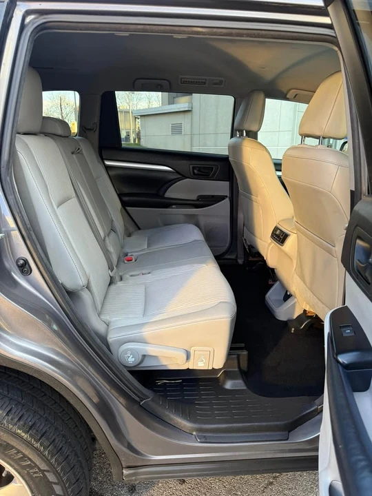 2015 Toyota Highlander - Image 9 of 12