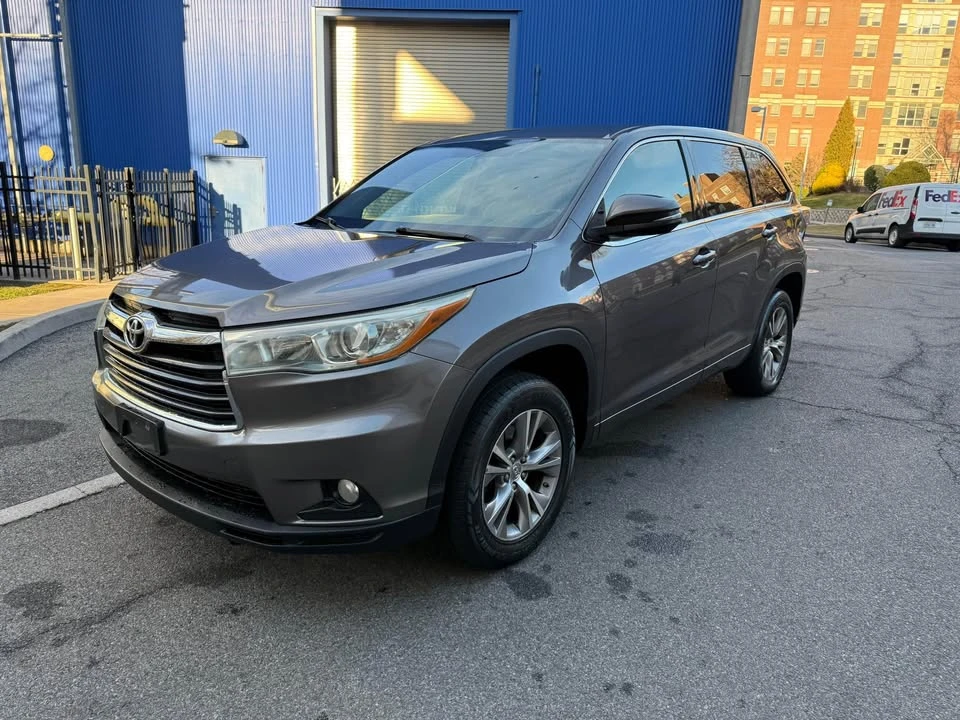 2015 Toyota Highlander - Image 2 of 12