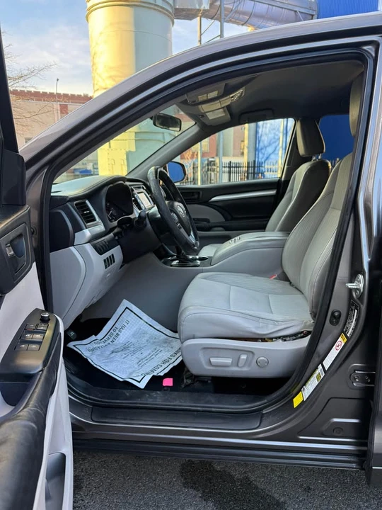 2015 Toyota Highlander - Image 11 of 12