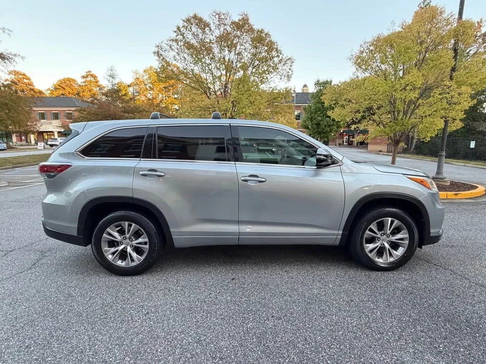 2015 Toyota Highlander - Image 2 of 14