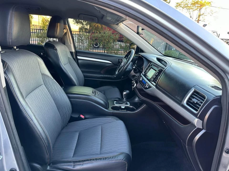 2015 Toyota Highlander - Image 9 of 19