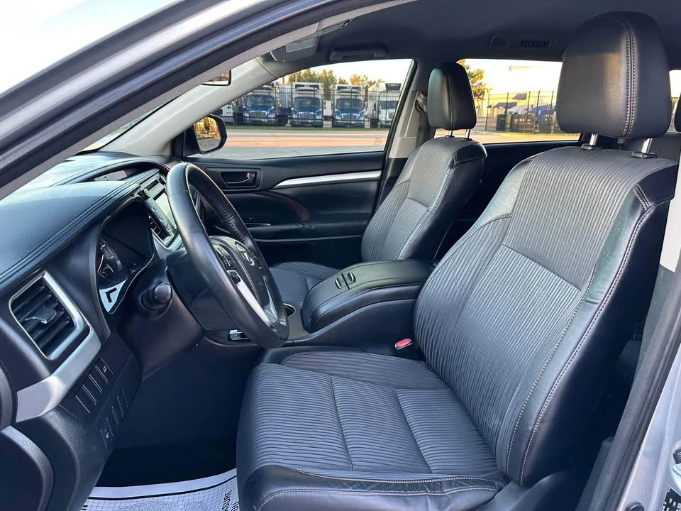 2015 Toyota Highlander - Image 11 of 19