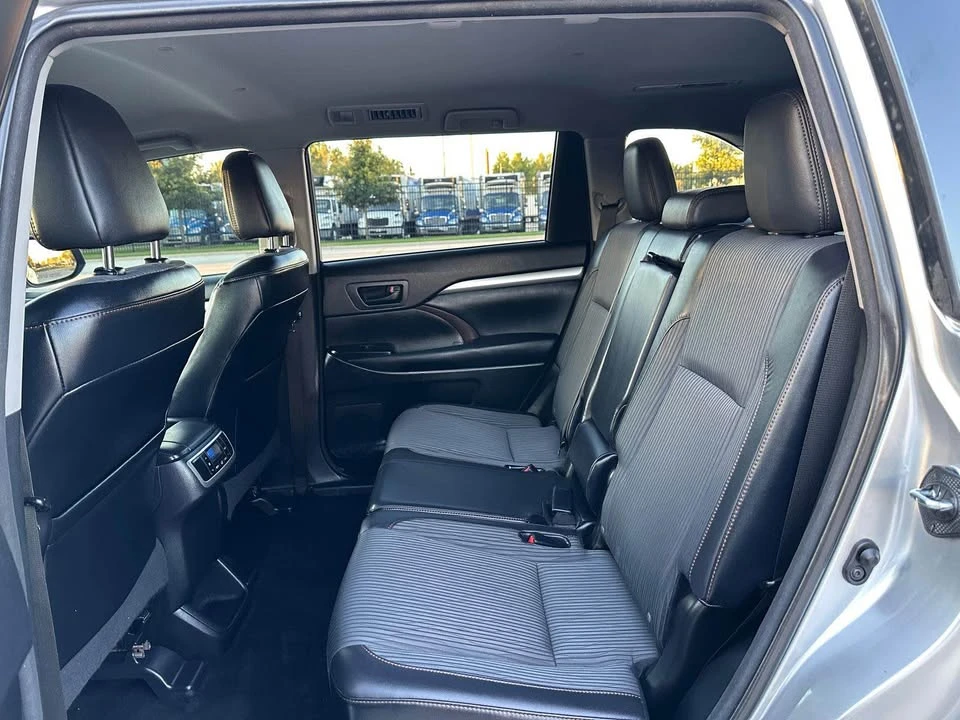 2015 Toyota Highlander - Image 10 of 19