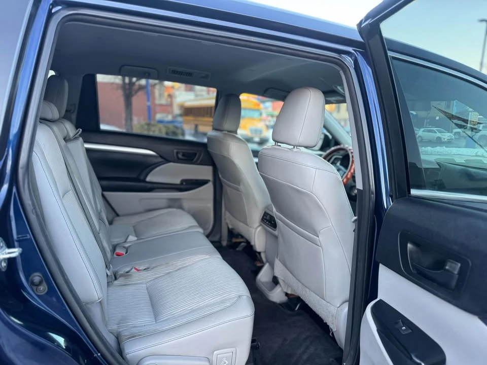 2015 Toyota Highlander - Image 12 of 15