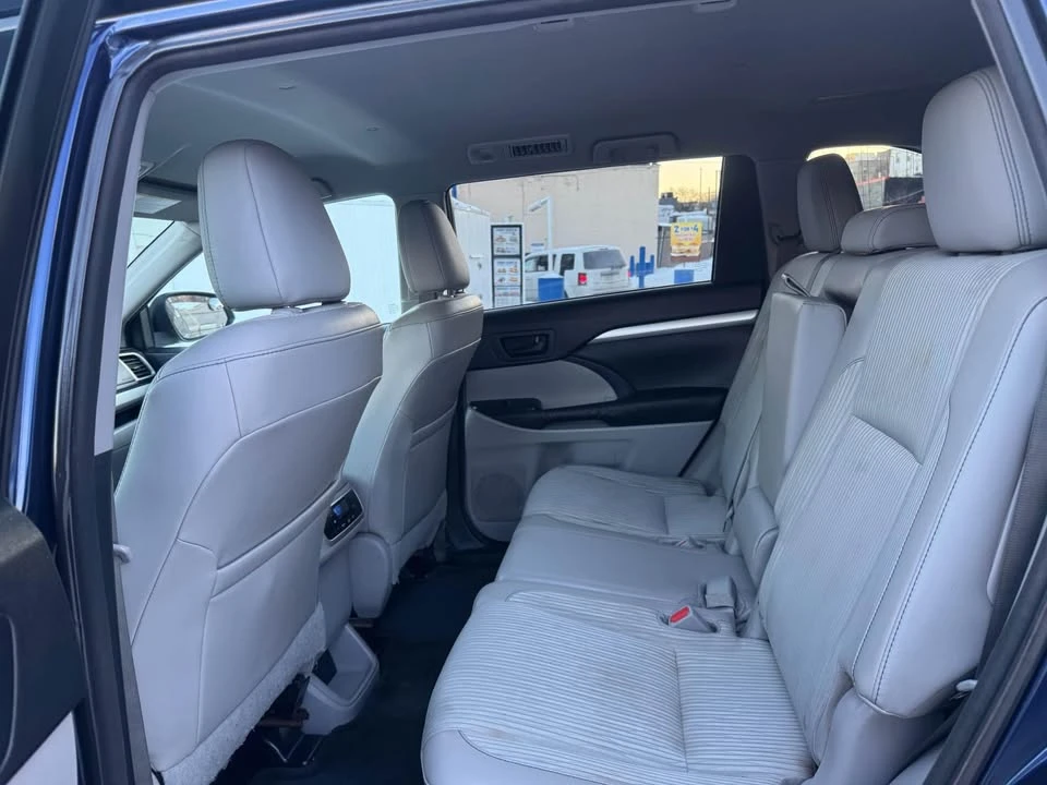 2015 Toyota Highlander - Image 8 of 15