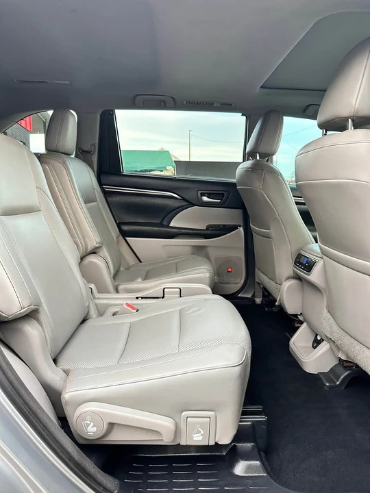 2015 Toyota Highlander - Image 9 of 20