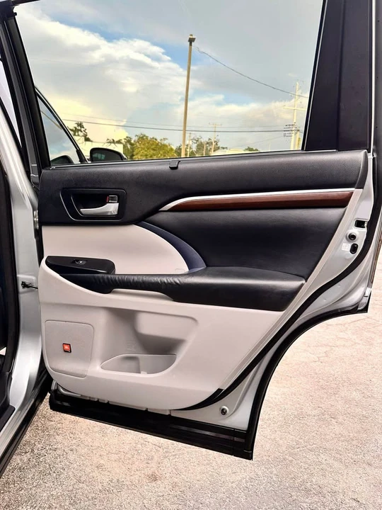 2015 Toyota Highlander - Image 8 of 20