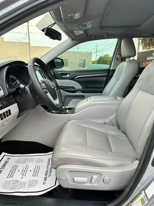 2015 Toyota Highlander - Image 18 of 20
