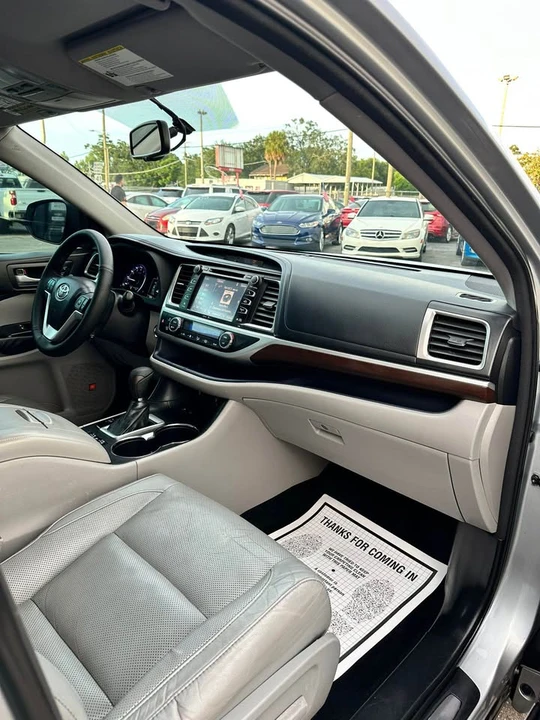2015 Toyota Highlander - Image 14 of 20