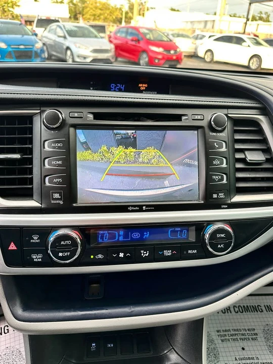 2015 Toyota Highlander - Image 19 of 20