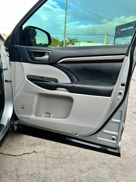 2015 Toyota Highlander - Image 13 of 20