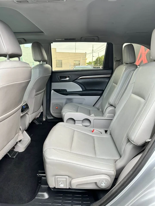 2015 Toyota Highlander - Image 12 of 20
