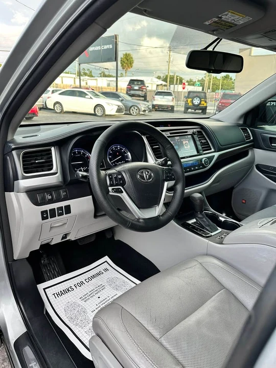 2015 Toyota Highlander - Image 17 of 20