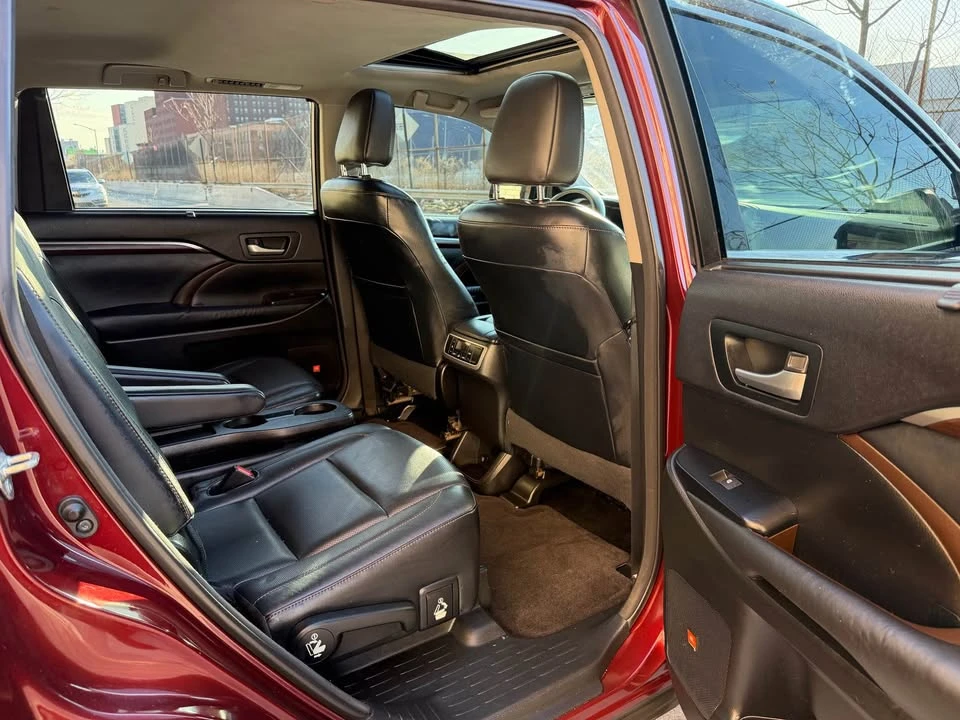 2015 Toyota Highlander - Image 10 of 18