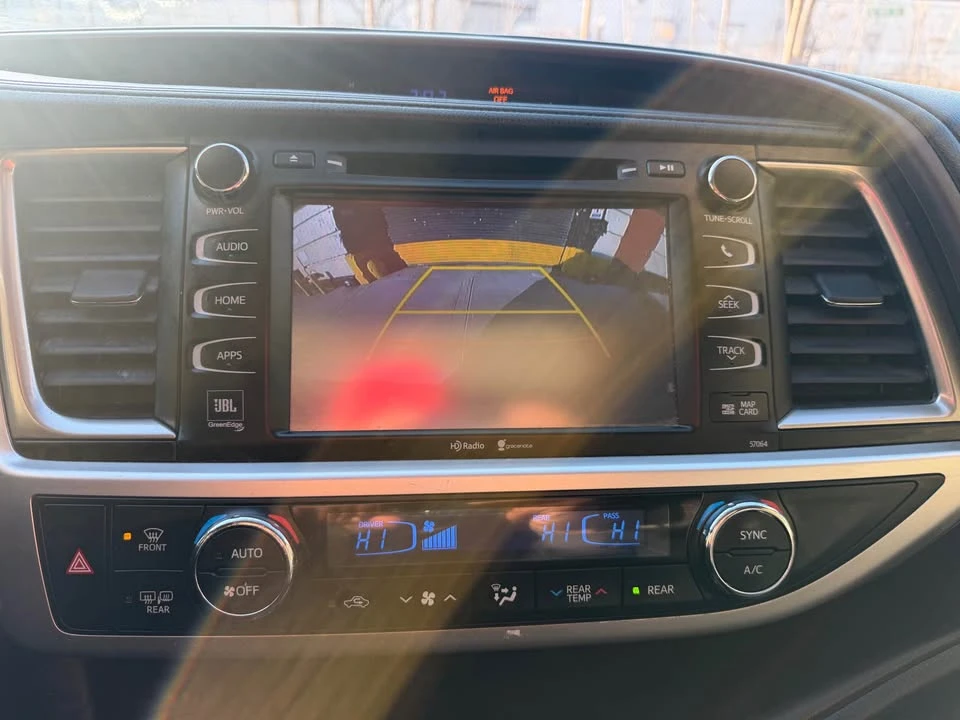 2015 Toyota Highlander - Image 14 of 18