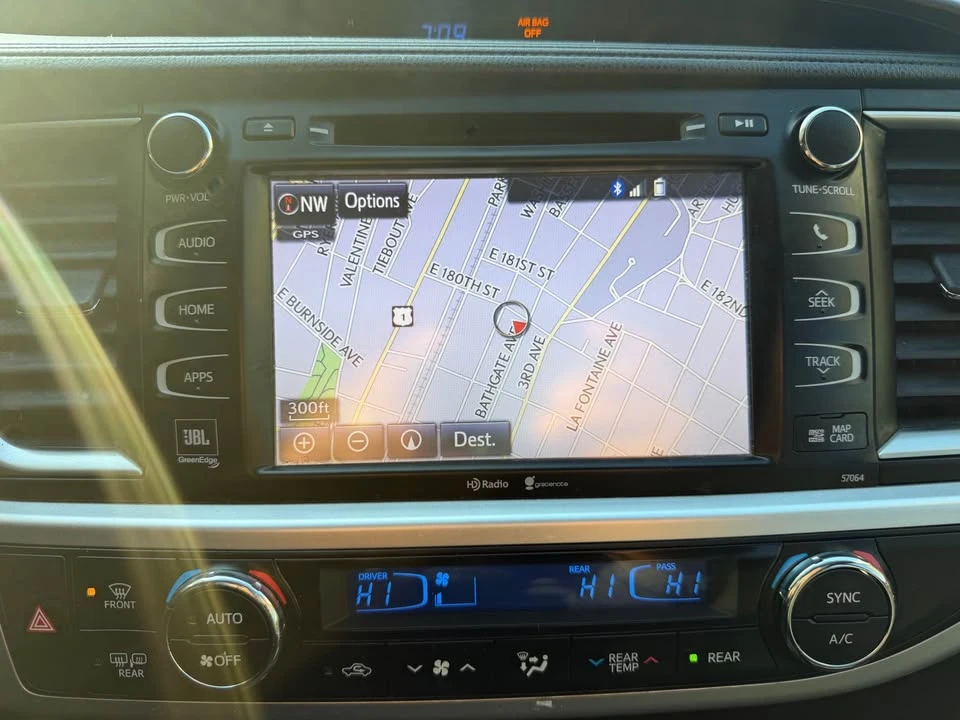 2015 Toyota Highlander - Image 15 of 18