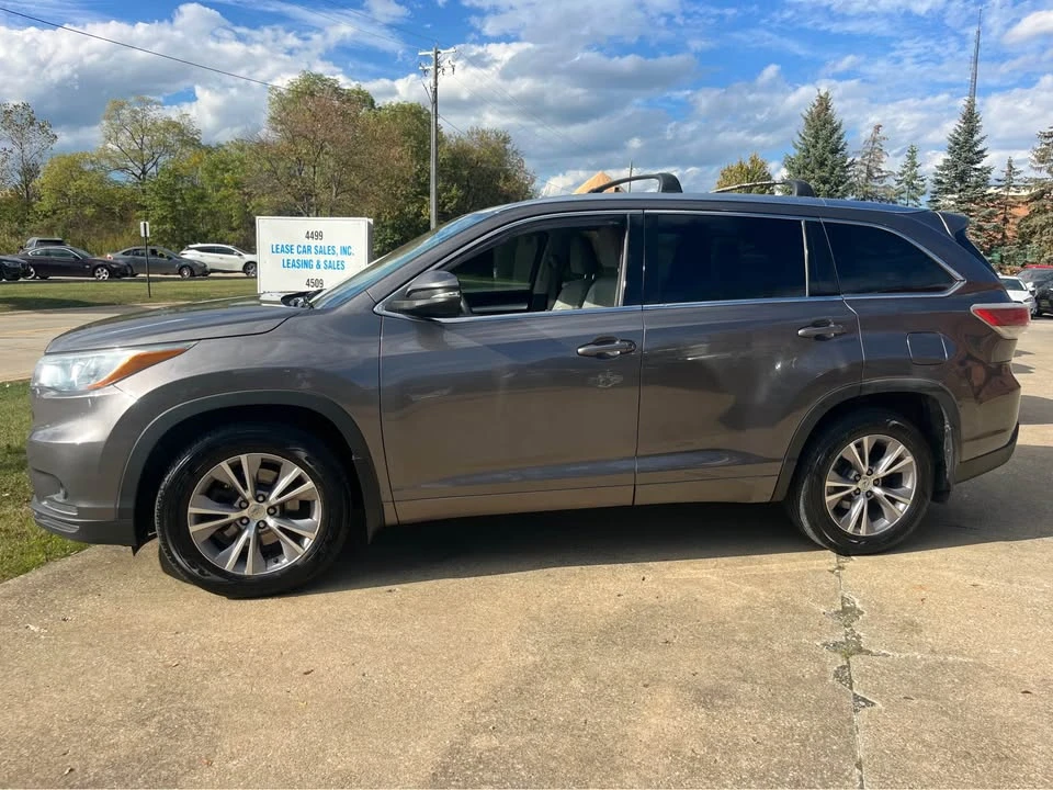 2015 Toyota Highlander - Image 8 of 20