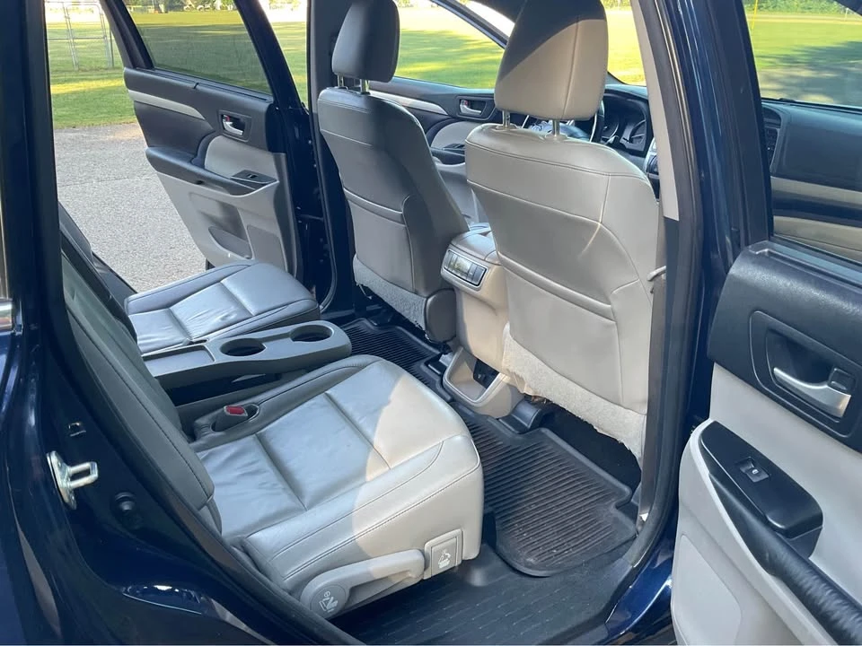 2015 Toyota Highlander - Image 9 of 14