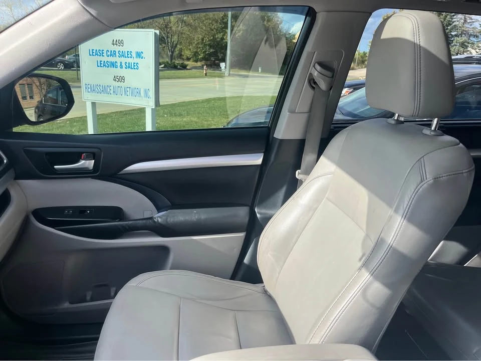 2015 Toyota Highlander - Image 13 of 20