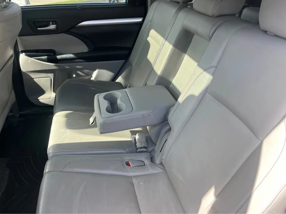 2015 Toyota Highlander - Image 14 of 20