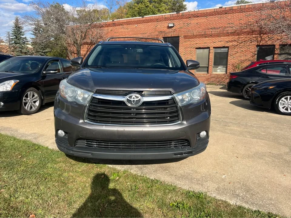 2015 Toyota Highlander - Image 2 of 20