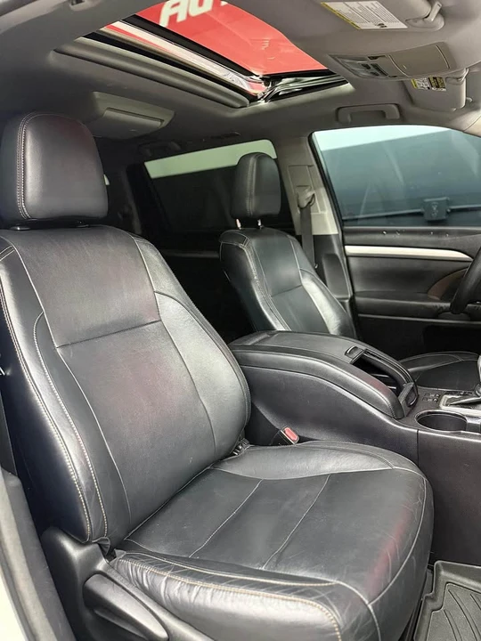 2015 Toyota Highlander - Image 8 of 11