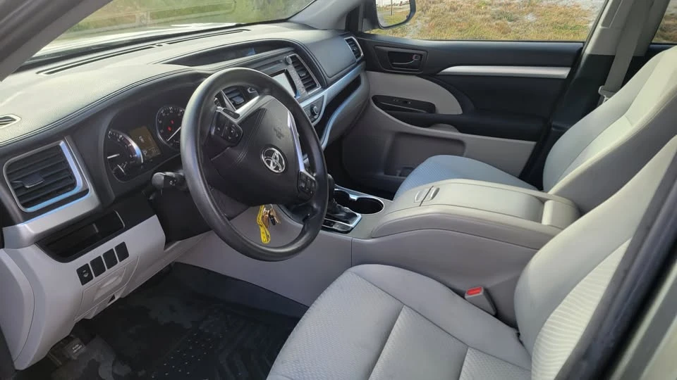 2015 Toyota Highlander - Image 8 of 10