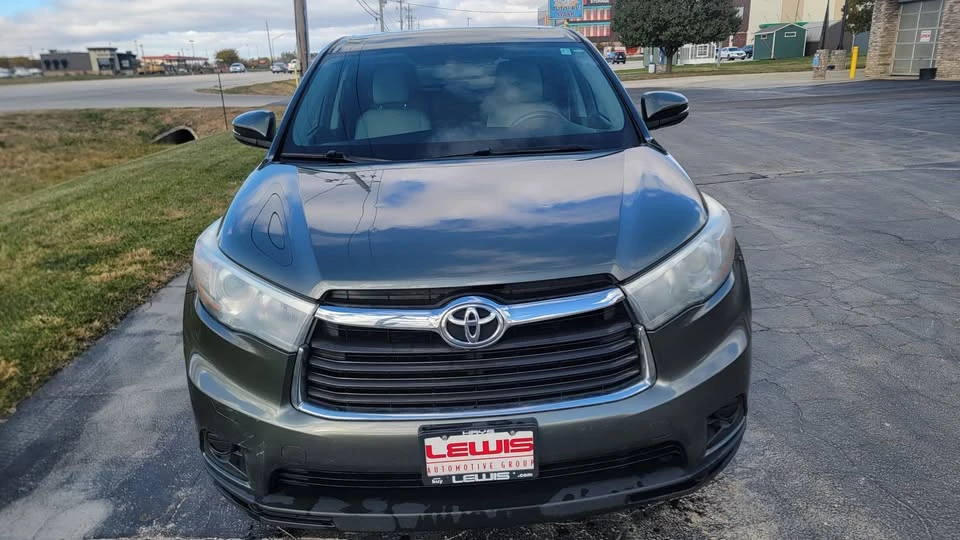 2015 Toyota Highlander - Image 2 of 10