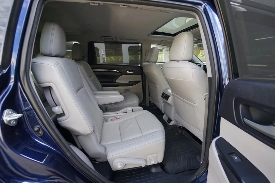 2015 Toyota Highlander - Image 10 of 12
