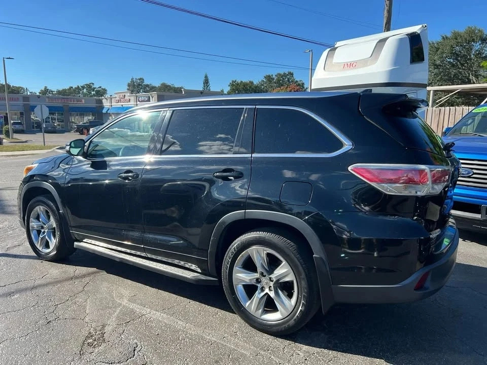 2015 Toyota Highlander - Image 9 of 18