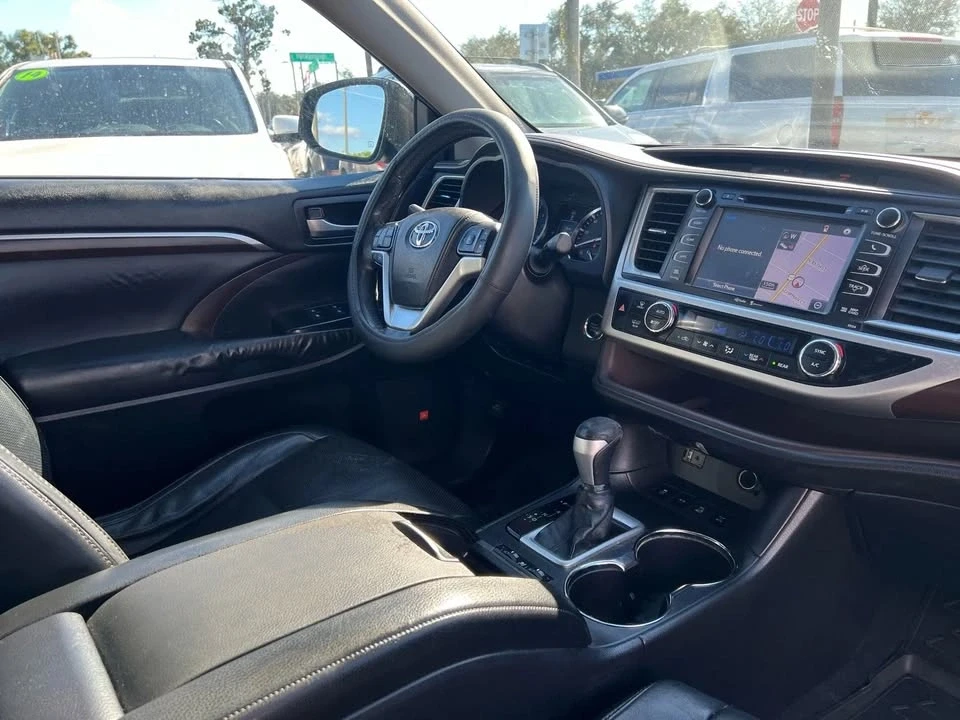 2015 Toyota Highlander - Image 17 of 18