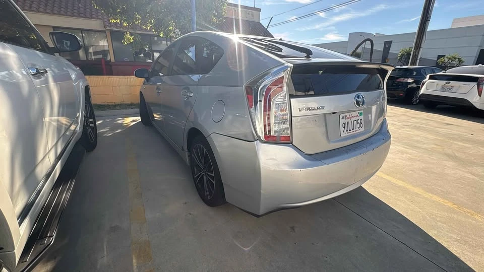 2015 Toyota Prius 3rd Gen - Image 2 of 5