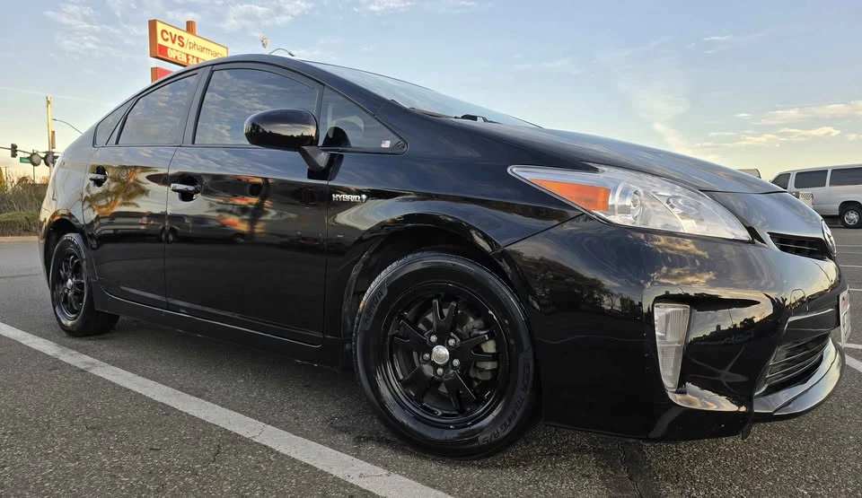 2015 Toyota Prius 3rd Gen - Image 6 of 12