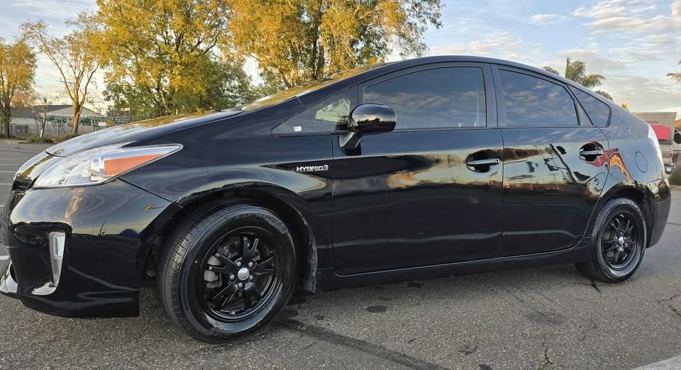 2015 Toyota Prius 3rd Gen - Image 8 of 12